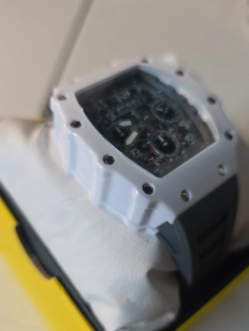 519.  Invicta  Racing 39.5mm Quartz Watch In-69608